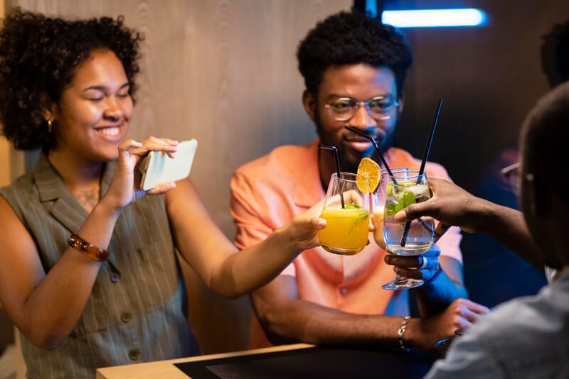 14 estratégias comprovadas de como usar o Instagram para bares